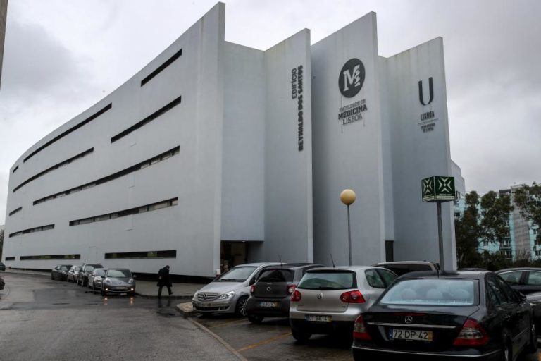COVID-19: FACULDADE DE MEDICINA DE LISBOA SUSPENDE AULAS COM DOENTES