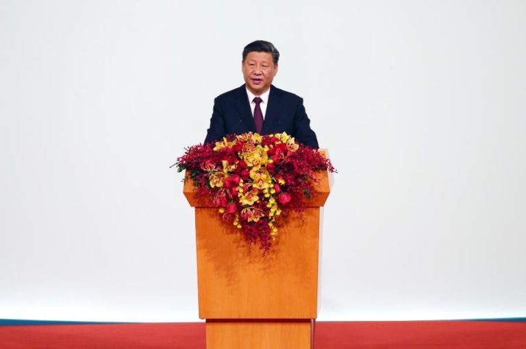 COVID-19: PRESIDENTE CHINÊS XI JINPING DIZ QUE VÍRUS ESTÁ “PRATICAMENTE CONTIDO”