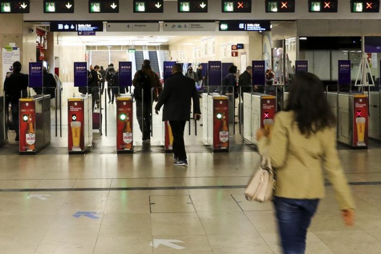 COVID-19: METRO DE LISBOA REFORÇA LIMPEZA DAS CARRUAGENS E DAS ESTAÇÕES