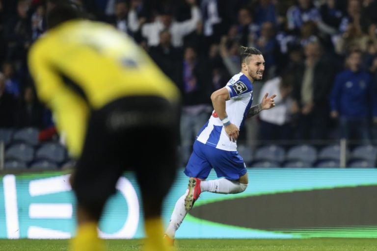 ALEX TELLES ESCOLHIDO COMO O MELHOR FUTEBOLISTA DA I LIGA EM FEVEREIRO