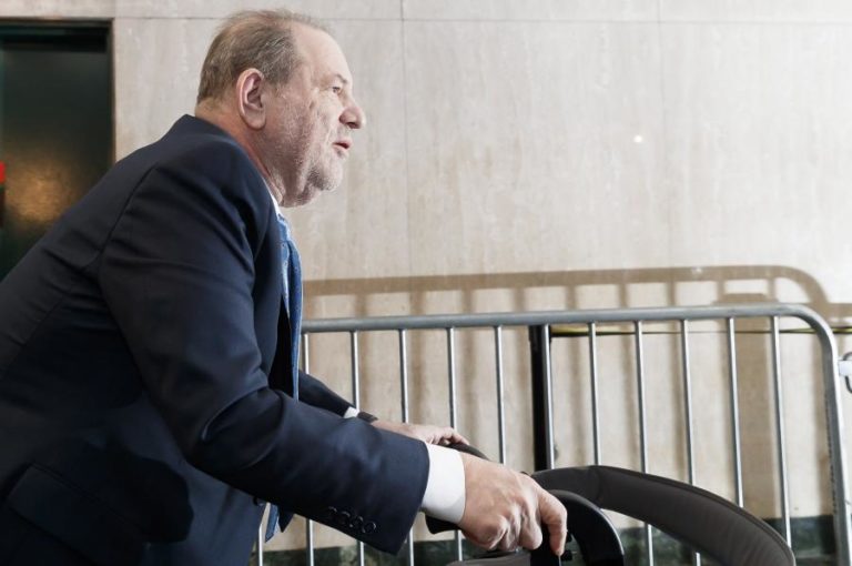 (CORREÇÃO DA FOTO) PRODUTOR HARVEY WEINSTEIN CONDENADO A 23 ANOS DE PRISÃO