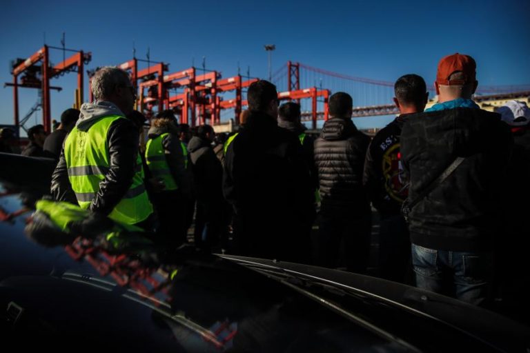OPERADORES DO PORTO DE LISBOA DÃO EMPREGOS, ESTIVADORES DENUNCIAM “DESPEDIMENTO COLETIVO”