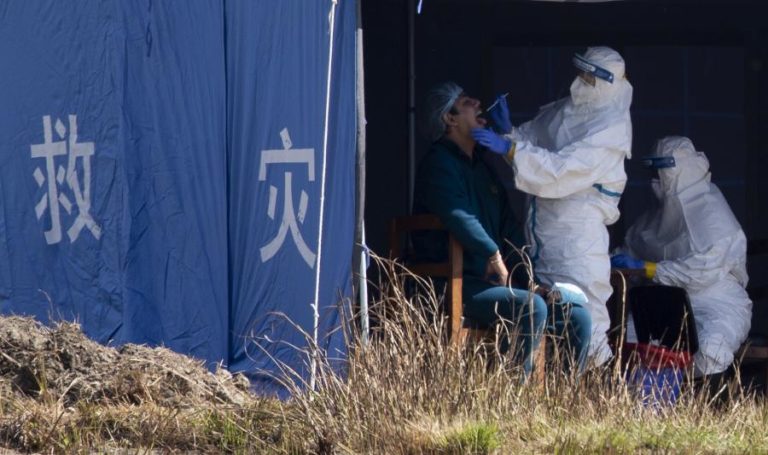 CHINA REGISTA MAIS 35 MORTES E 573 NOVOS CASOS DE PESSOAS INFETADAS COM O CORONAVÍRUS