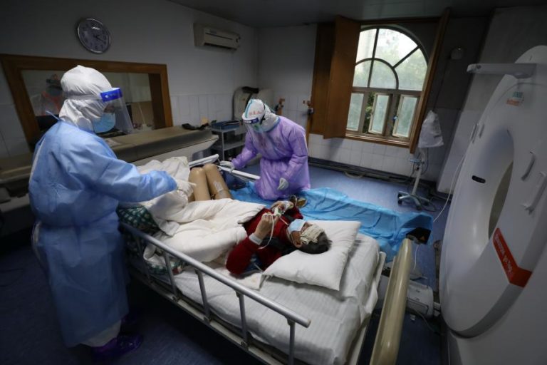 COVID-19: NÚMERO DE MORTOS NA CHINA ULTRAPASSA OS 2.900