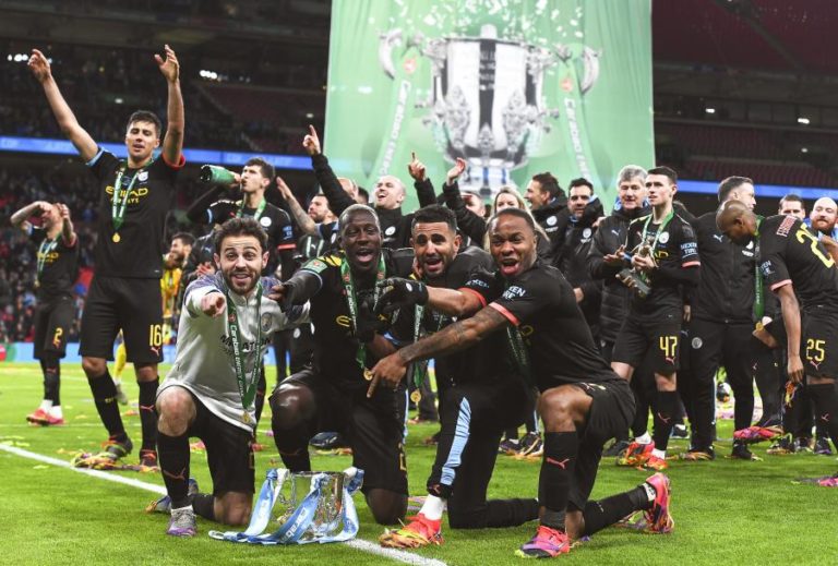 MANCHESTER CITY VENCE ASTON VILLA E RECONQUISTA TAÇA DA LIGA INGLESA