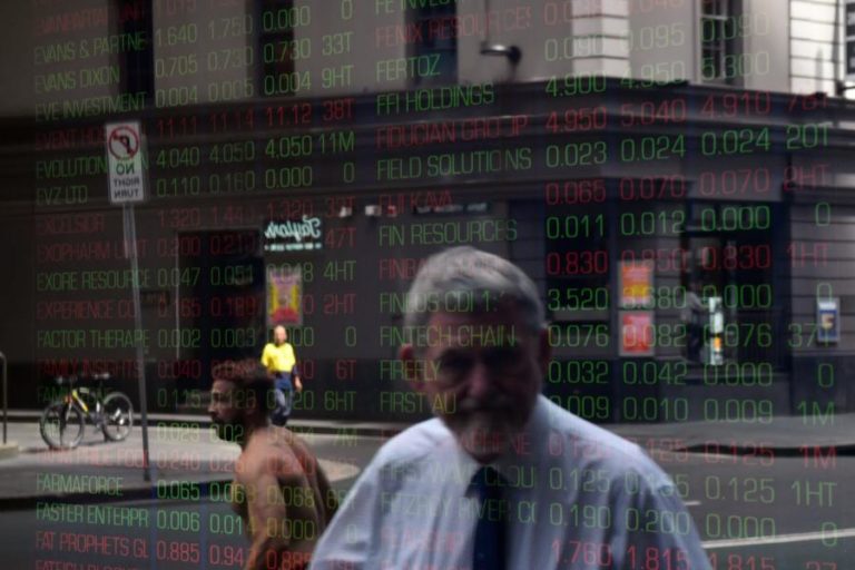 BOLSAS EUROPEIAS PERDEM ENTRE 5% E 10% E PETRÓLEO BRENT DESCE MAIS DE 30%