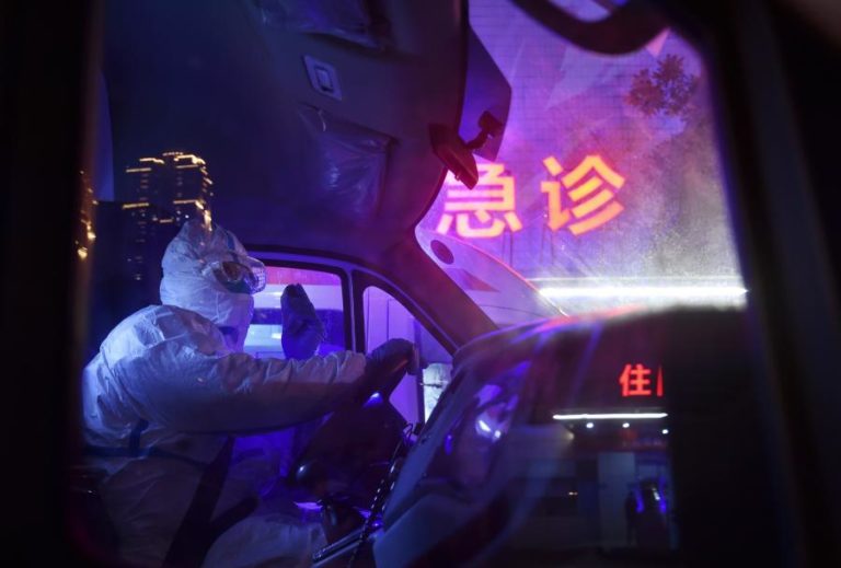 COVID-19: NÚMERO DE MORTOS NA CHINA ULTRAPASSA OS TRÊS MIL