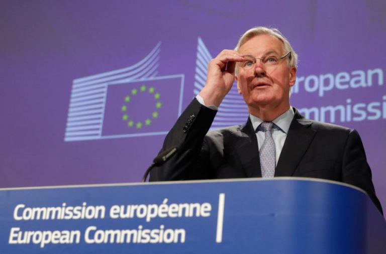 BREXIT: BARNIER DÁ CONTA DE “MUITAS DIVERGÊNCIAS” APÓS PRIMEIRA RONDA DE NEGOCIAÇÕES