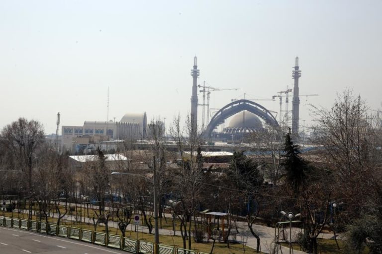 COVID-19: IRÃO ANUNCIA MAIS 63 MORTES E ELEVA O TOTAL PARA 354 NO PAÍS