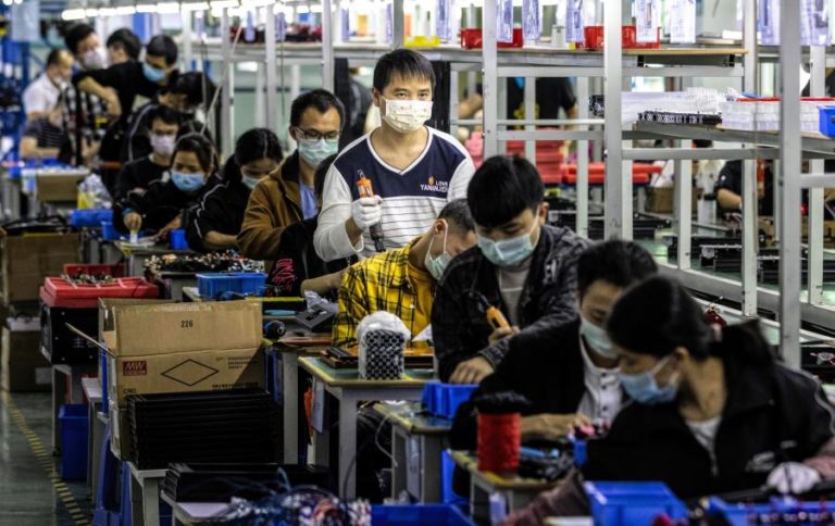 COVID-19: CHINA DIZ QUE 95% DAS GRANDES EMPRESAS FORA DO EPICENTRO JÁ OPERAM