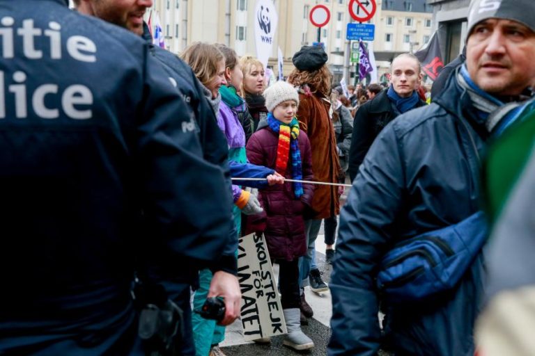 CLIMA: CENTENAS MANIFESTAM-SE EM BRUXELAS COM ATIVISTA GRETA THUNBERG