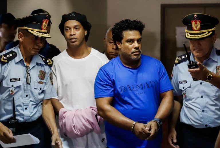 JUSTIÇA PARAGUAIA REJEITA RECURSO E MANTÉM RONALDINHO GAÚCHO EM PRISÃO PREVENTIVA