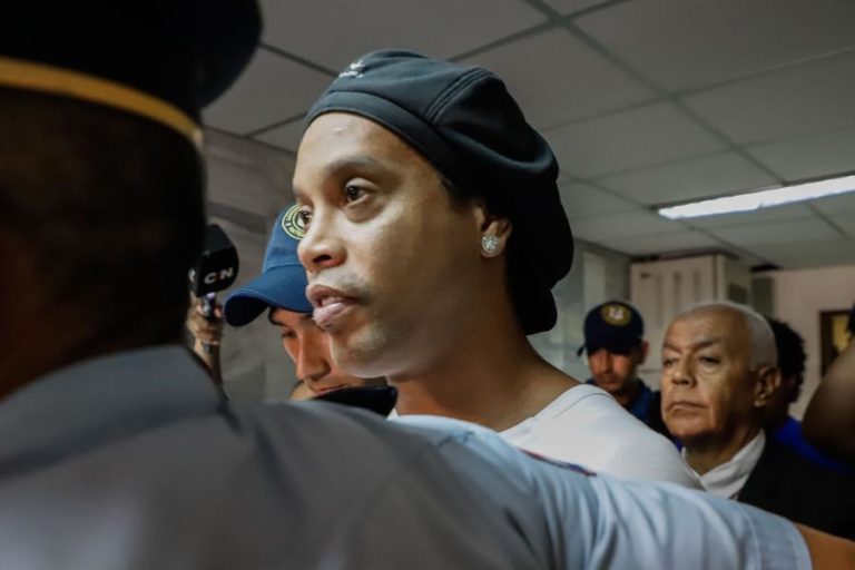 RONALDINHO GAÚCHO MANTÉM-SE EM PRISÃO PREVENTIVA NO PARAGUAI