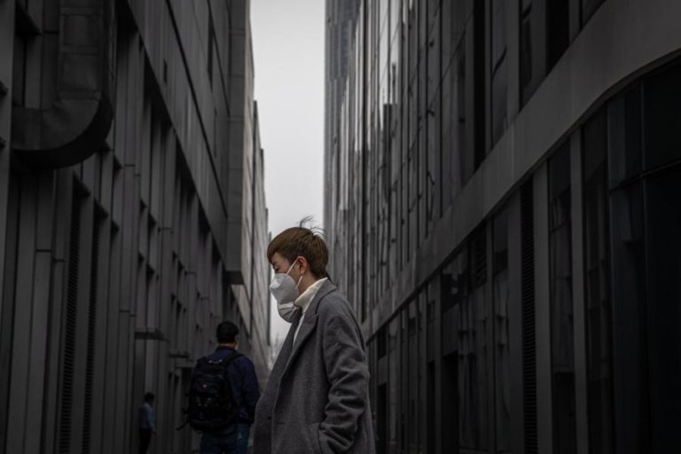 NÚMERO DE NOVOS CASOS DE INFEÇÃO PELO NOVO CORANAVÍRUS VOLTA A CAIR NA CHINA