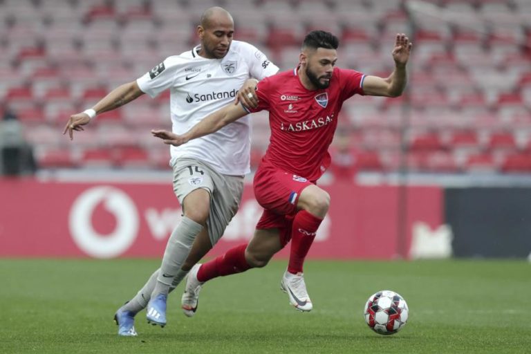 GIL VICENTE E SANTA CLARA EMPATAM COM GOLOS MARCADOS NA SEGUNDA PARTE