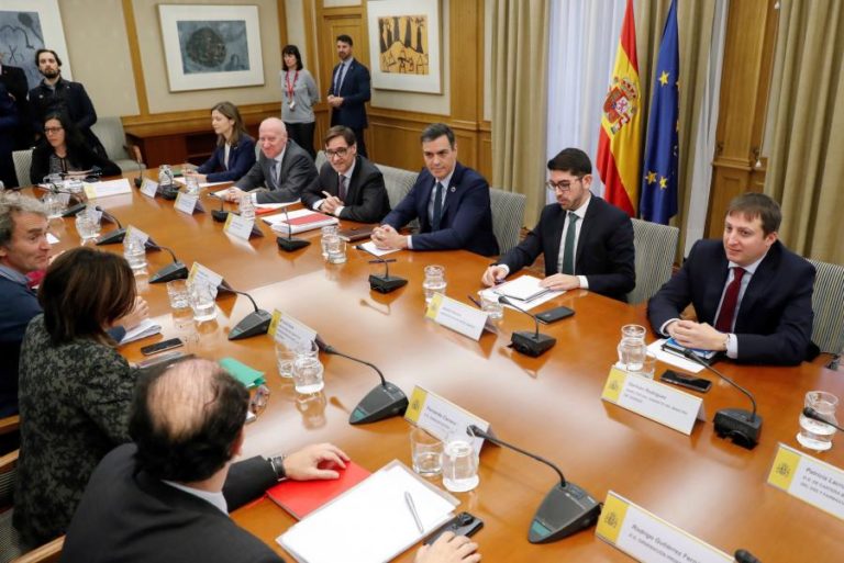 COVID-19: PM ESPANHOL ANUNCIA PLANO DE CHOQUE QUANDO CASOS SOBEM PARA 999