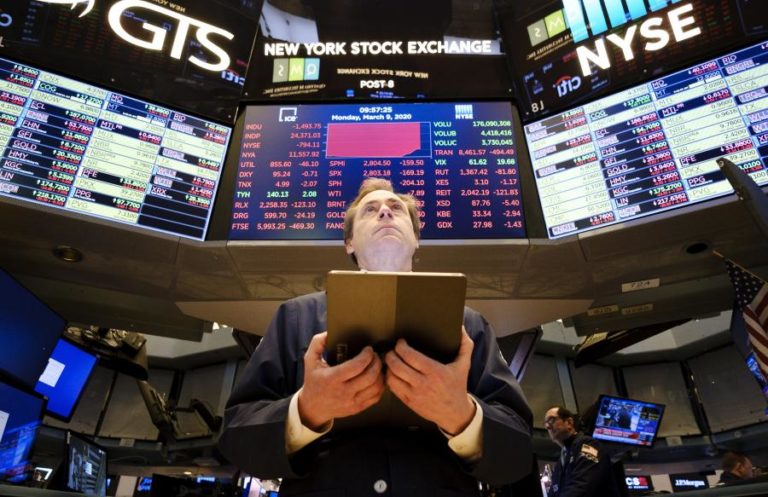 RESERVA FEDERAL DE NOVA IORQUE AUMENTA LIQUIDEZ APÓS VOLATILIDADE EM WALL STREET
