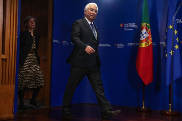 COVID-19: PRIMEIRO-MINISTRO ADMITE ANTECIPAR FÉRIAS DA PÁSCOA NAS ESCOLAS