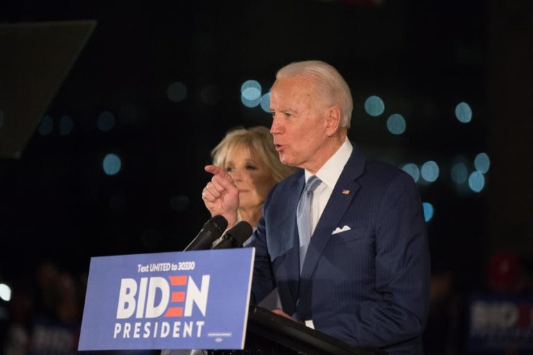 BIDEN MAIS PERTO DA NOMEAÇÃO APÓS VITÓRIA EM FASE DECISIVA DAS PRIMÁRIAS DEMOCRATAS NOS EUA