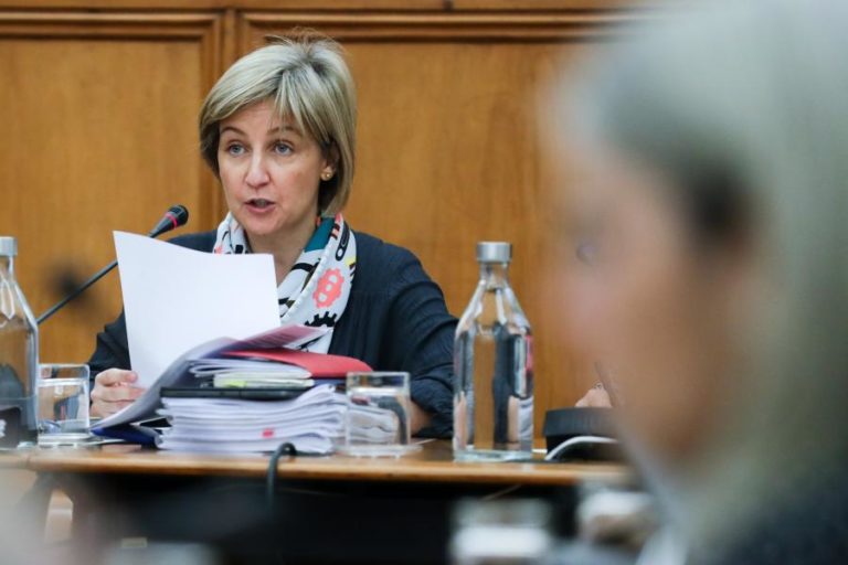 LINHA SNS 24 VAI SER REFORÇADA SEXTA-FEIRA COM 81 ENFERMEIROS – MINISTRA