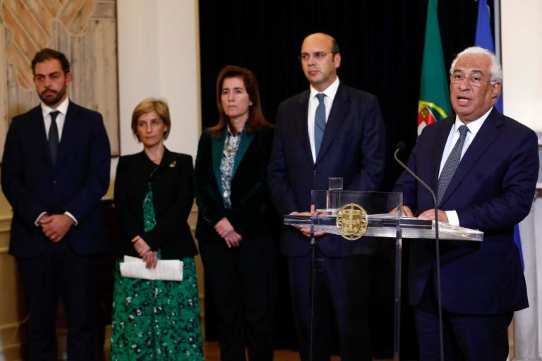 COVID-19: REMUNERAÇÃO PARCIAL PARA PAIS QUE FICAM COM FILHOS EM CASA – COSTA