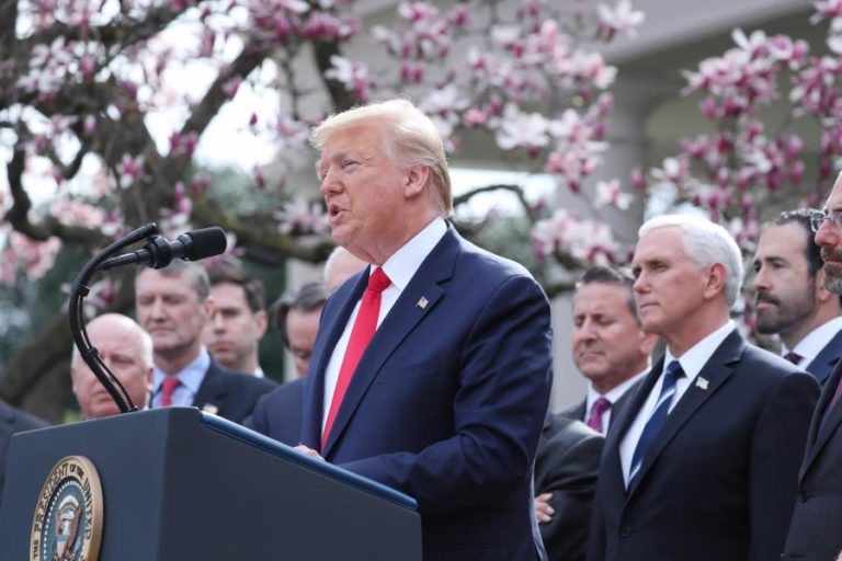 COVID-19: TRUMP ANUNCIA ESTADO DE EMERGÊNCIA NOS EUA
