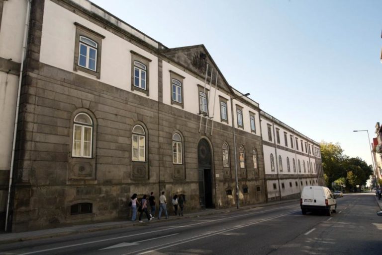 COVID-19: UNIVERSIDADE DO PORTO SUSPENDE AULAS PRESENCIAIS POR TEMPO INDETERMINADO