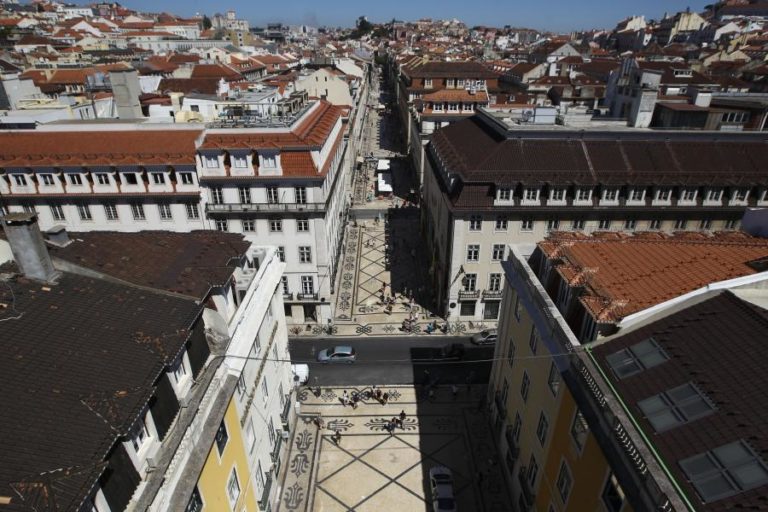 COVID-19: COMERCIANTES DA BAIXA DE LISBOA AVISAM QUE MUITAS LOJAS VÃO FECHAR