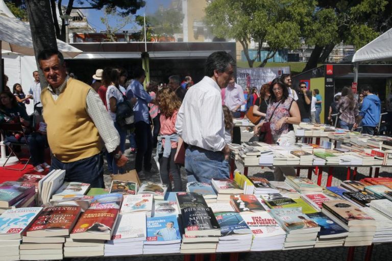 COVID-19: VENDA DE LIVROS CAIU 65,8% E APEL ANTECIPA FIM DE MUITAS LIVRARIAS
