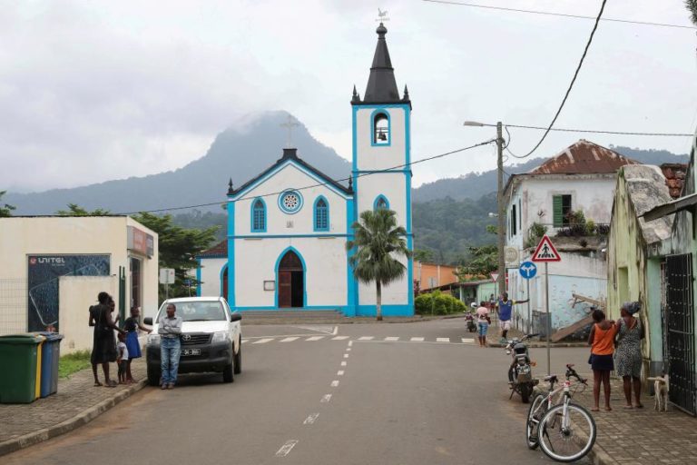 COVID-19: OMS ENTREGA A SÃO TOMÉ E PRÍNCIPE MATERIAIS DE PREVENÇÃO E COMBATE À DOENÇA
