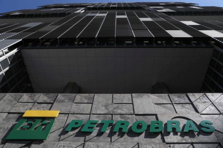 COVID-19: BRASILEIRA PETROBRAS AMPLIA CORTE NA PRODUÇÃO DE PETRÓLEO FACE À PANDEMIA