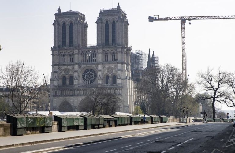 COVID-19: FRANÇA REGISTOU NOVO RECORDE COM 509 MORTOS EM 24 HORAS