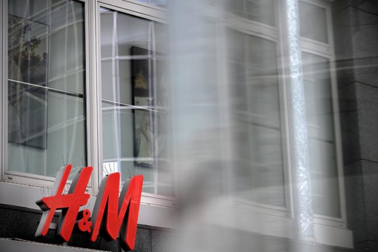 LUCRO DA H&M SOBE 140% NO 1.º TRIMESTRE DO ANO FISCAL PARA 176 MILHÕES DE EUROS