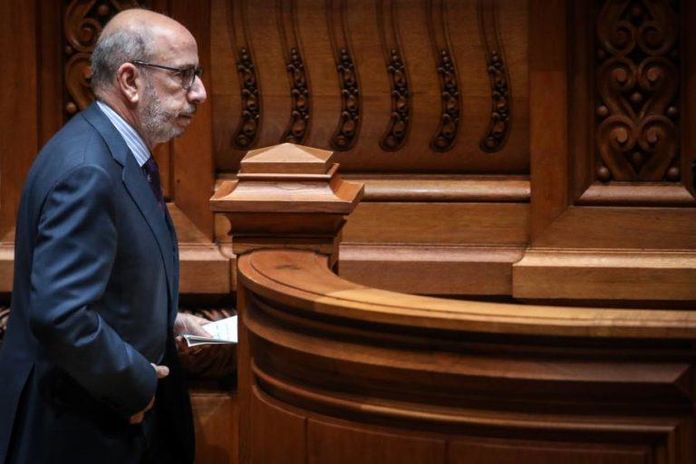 COVID-19: CDS FAVORÁVEL À RENOVAÇÃO DA EMERGÊNCIA EM NOME DA “UNIDADE”, MAS NÃO UNANIMISMO