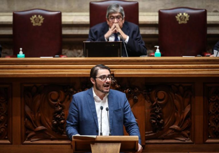 COVID-19: PCP PEDE MEDIDAS PARA TRAVAR “PROBLEMA SOCIAL” DAS “MAIORES DIMENSÕES”