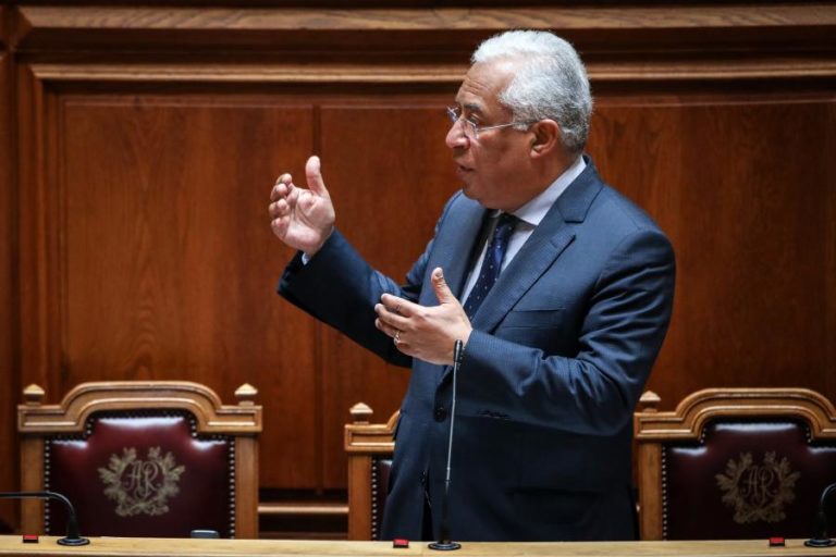 COVID-19: COSTA RECEBE PARTIDOS ANTES DA DECISÃO SOBRE TERCEIRO PERÍODO DO ANO LETIVO