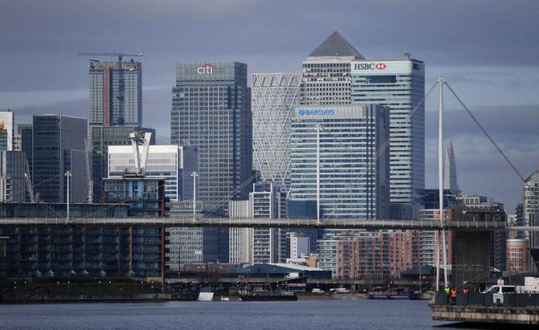 COVID-19: MAIORIA DAS EMPRESAS BRITÂNICAS QUASE SEM LIQUIDEZ 