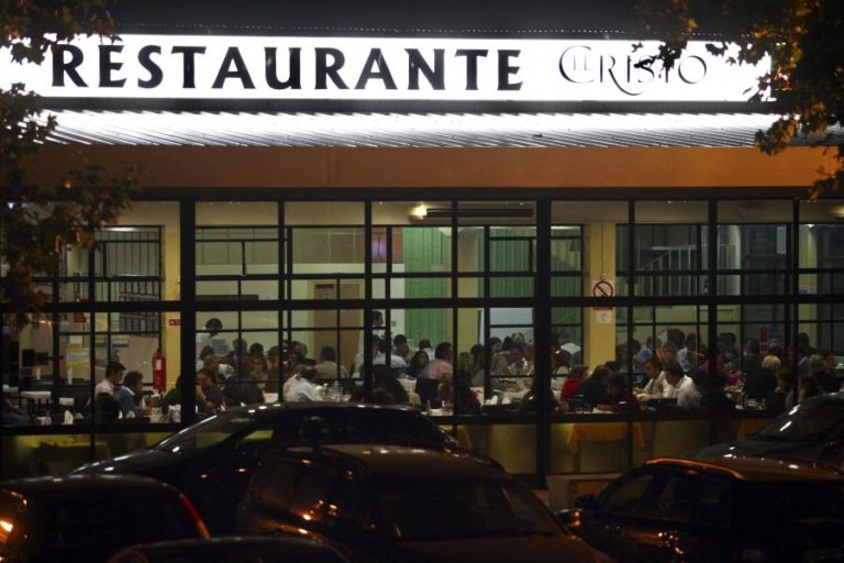 COVID-19: RESTAURANTES VOLTAM HOJE A ABRIR PORTAS MAS COM RESTRIÇÕES