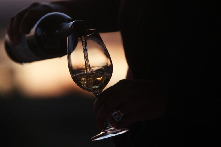 COVID-19: ESTUDO EUROPEU CONCLUI QUE CONSUMO DE VINHO AUMENTOU DURANTE CONFINAMENTO