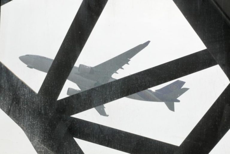 AVIÃO QUE LEVAVA CORPO DE EX-PR DA GUINÉ-BISSAU SERIFO NHAMADJO REGRESSA A LISBOA COM PROBLEMAS MECÂNICOS