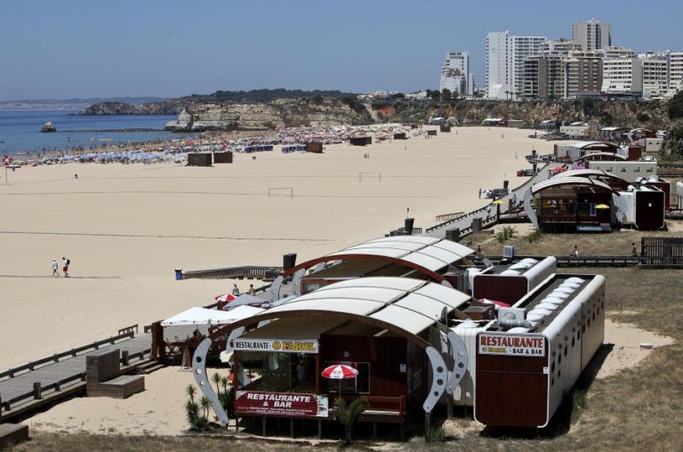 COVID-19: PORTIMÃO CONSIDERA QUE LOTAÇÃO PREVISTA PERMITE TER PRAIAS SEGURAS
