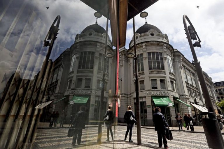 CÂMARA DO PORTO DIZ QUE SOLUÇÃO CONSTRUTIVA RESPEITA HISTÓRIA DO MERCADO DO BOLHÃO