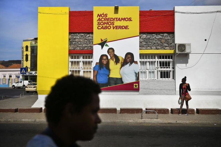 COVID-19: MAIS DE 100 ESTUDANTES RETIDOS EM DUAS ILHAS DE CABO VERDE PRECISAM DE AJUDA