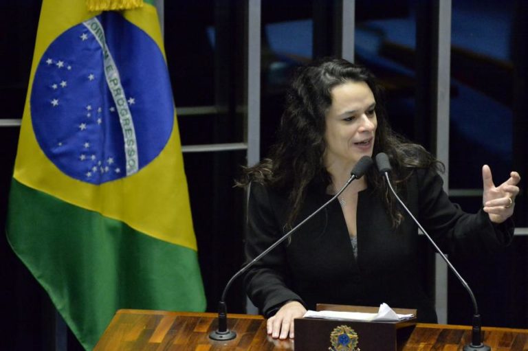 EX-ALIADA COMPARA BOLSONARO A ESTALINE E TEME PREJUÍZO DA “VERDADEIRA DIREITA”