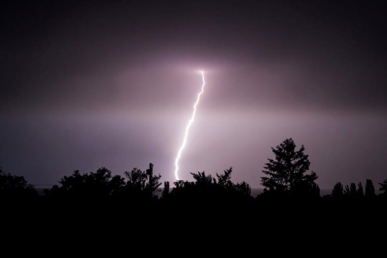 TROVOADA E CHUVA FORTE COLOCAM 12 DISTRITOS DO CONTINENTE SOB AVISO AMARELO