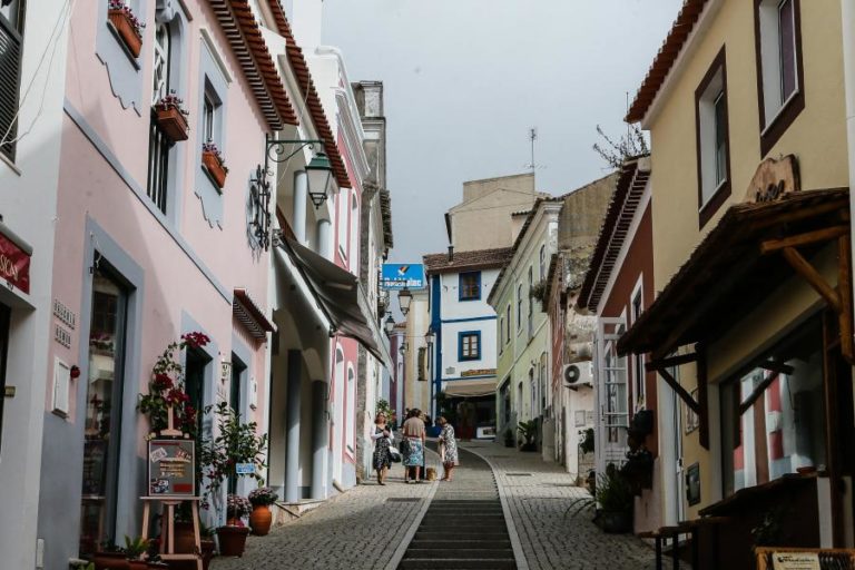 REPORTAGEM: COVID-19: EM MONCHIQUE IDOSOS E FAMILIARES ANSEIAM POR VISITAS NOS LARES