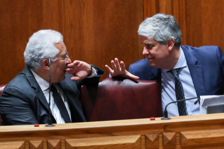 PRIMEIRO-MINISTRO E MINISTRO DAS FINANÇAS REUNIDOS POR CAUSA DO NOVO BANCO