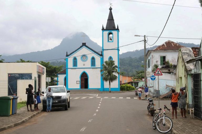COVID-19: OIKOS DÁ UMA TONELADA DE PEIXE A FAMÍLIAS AFETADAS EM SÃO TOMÉ E PRÍNCIPE