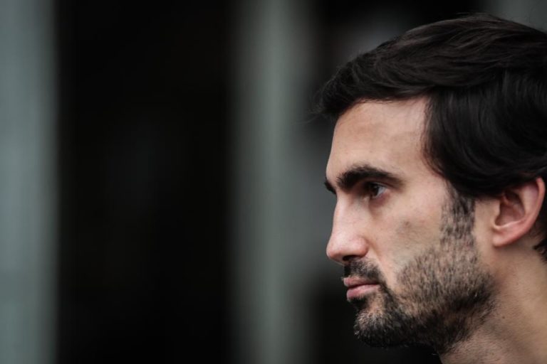 COVID-19:  CRISE TRANSFORMOU MUITOS LIBERAIS EM SOCIALISTAS — TIAGO BARBOSA RIBEIRO (PS)