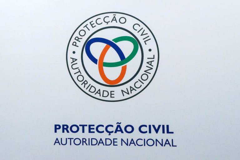 INCÊNDIOS: PROTEÇÃO CIVIL DIVULGA PLANO PARA PREVENIR CONTÁGIO POR COVID-19 ENTRE OPERACIONAIS